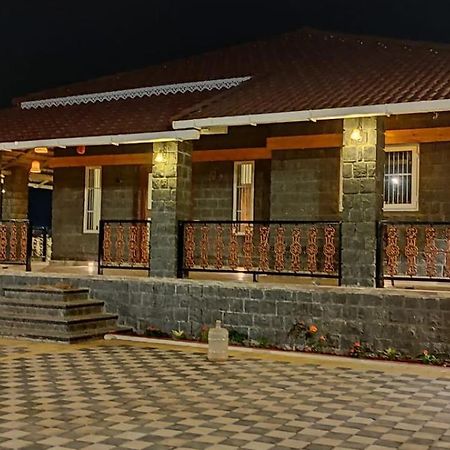 Вілла Onyx Farm Khamshet Екстер'єр фото